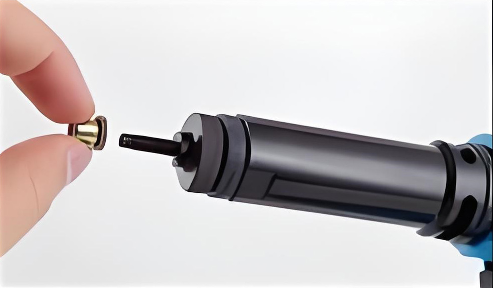 Keep holding the trigger, and the nut willautomatically exit from the nut afterdeformation, completing one working step - Rocol Tools