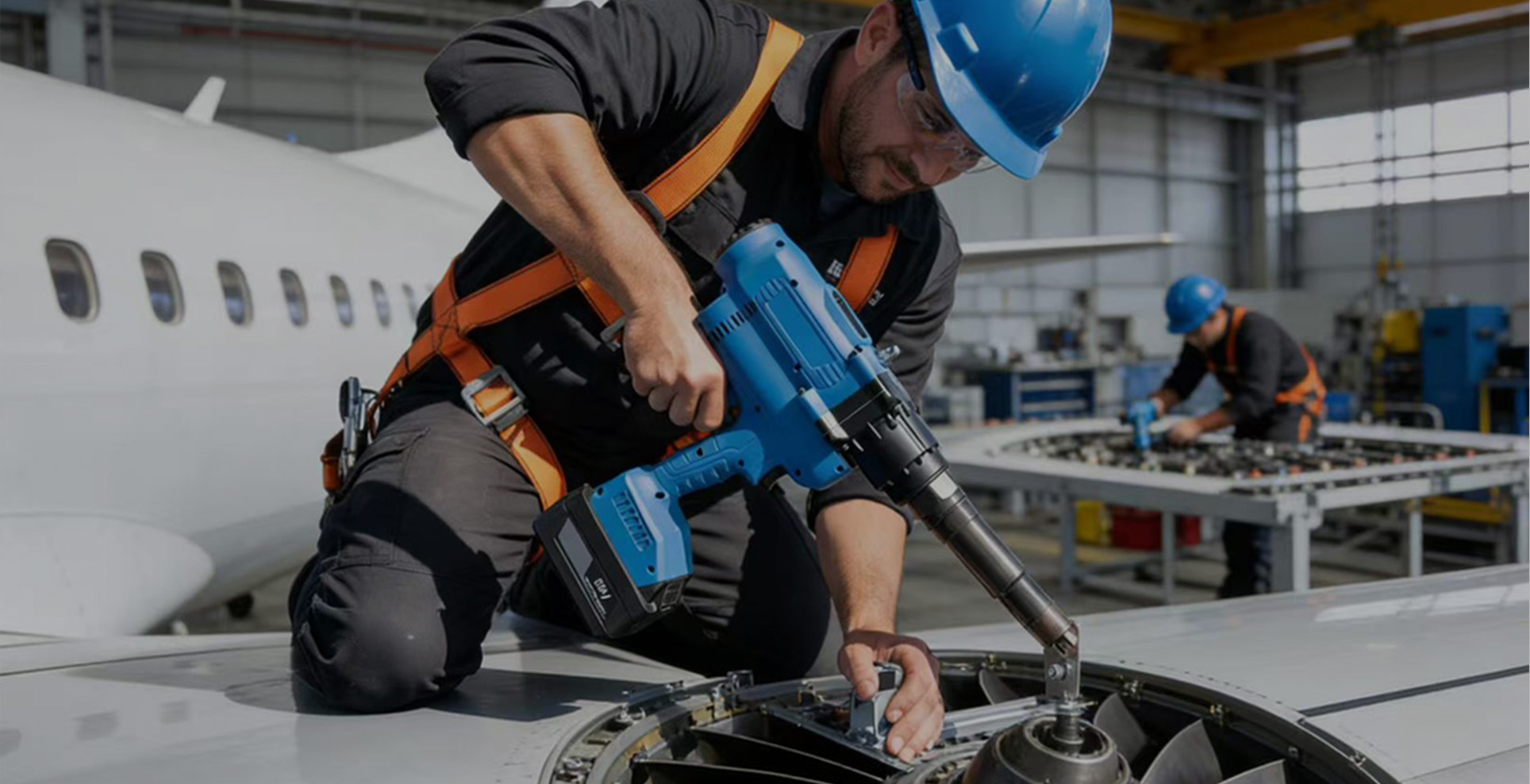 Pneumatic rivet gun for Aerospace Solutions - Rocol Tools Factory